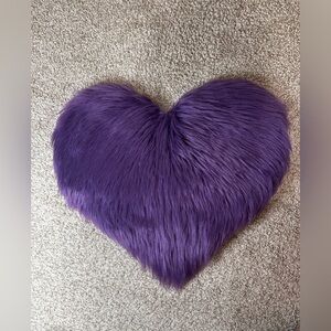 (21 inch width) Purple Rug Heart-Shaped Faux Fur